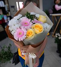 Букет цветов из:  Герберы, Розы и Хризантемы в Станция Скуратово